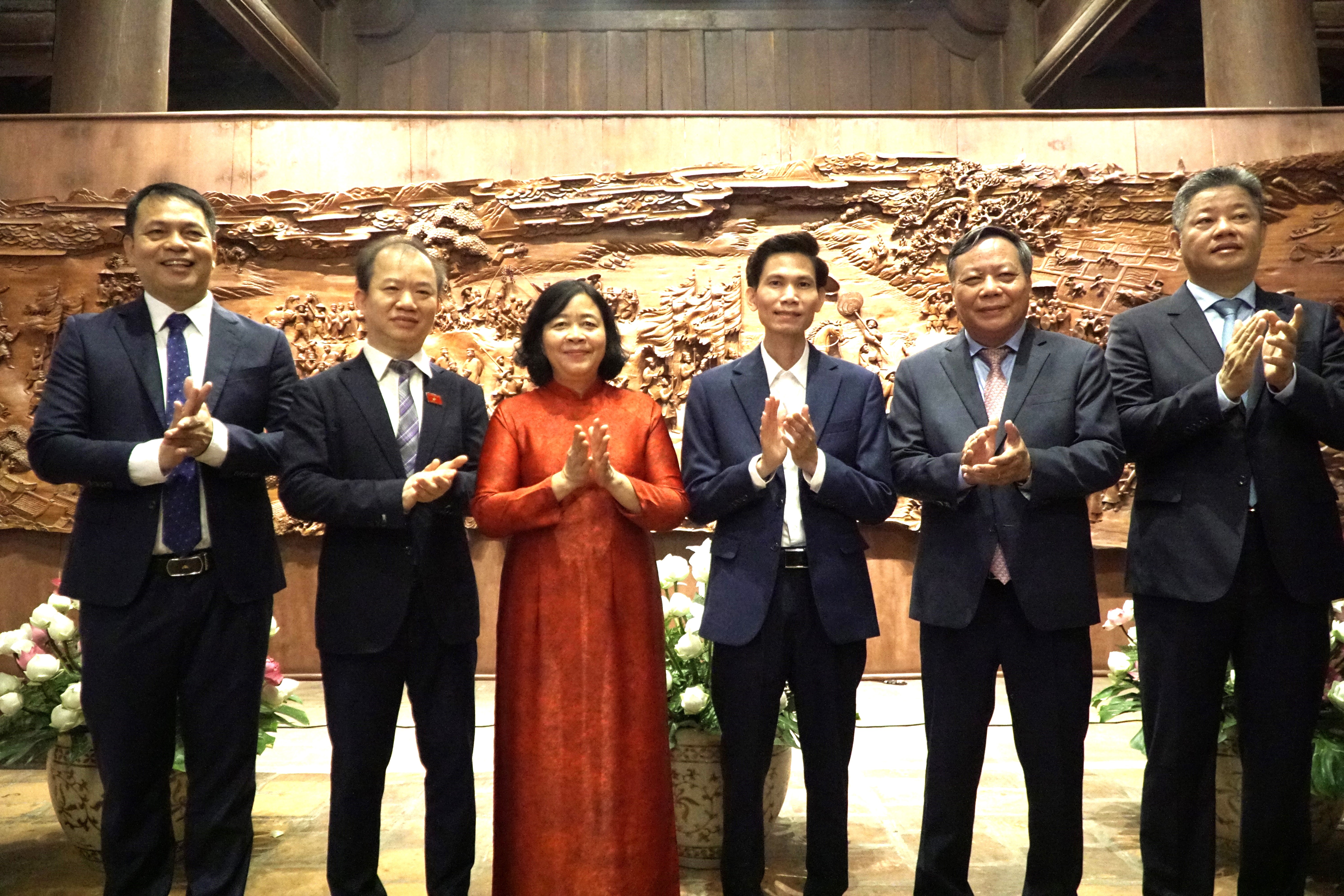 Lễ Bàn Giao Tác Phẩm Vinh Quy Bái Tổ tại Văn Miếu Quốc Tử Giám